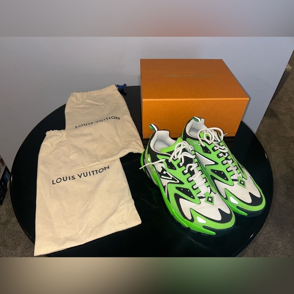 Barely Worn Louis Vuitton Vert Runner Tatic Sneaker - Picture 5 of 12